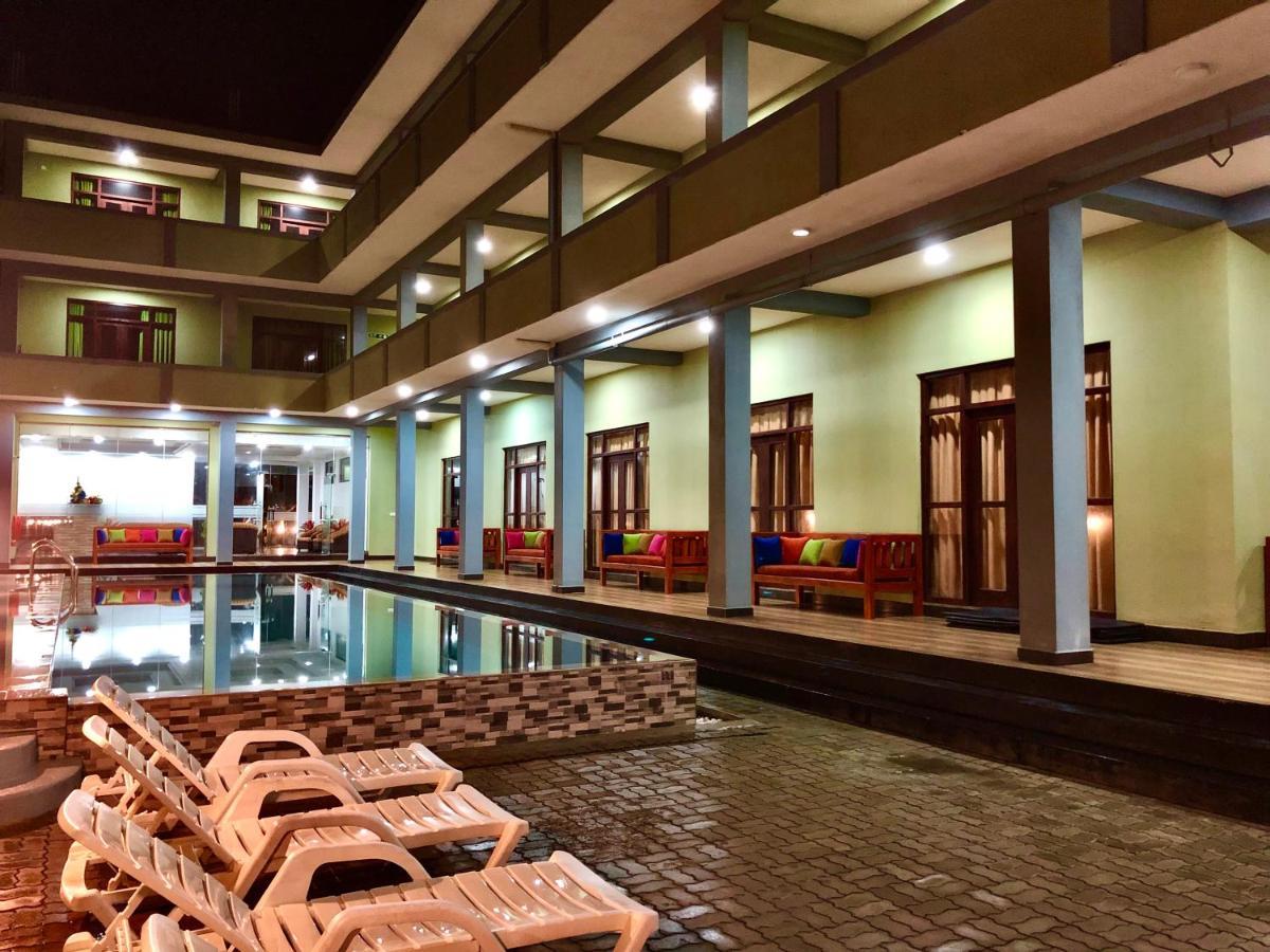 Serenade Beach Hotel 히카두와 외부 사진