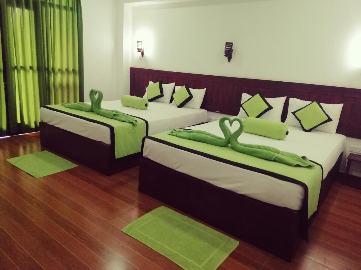 Serenade Beach Hotel 히카두와 외부 사진