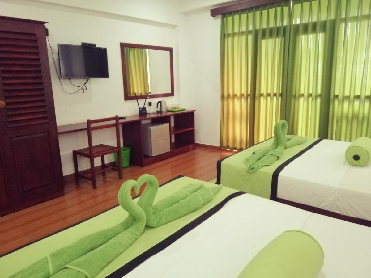 Serenade Beach Hotel 히카두와 외부 사진