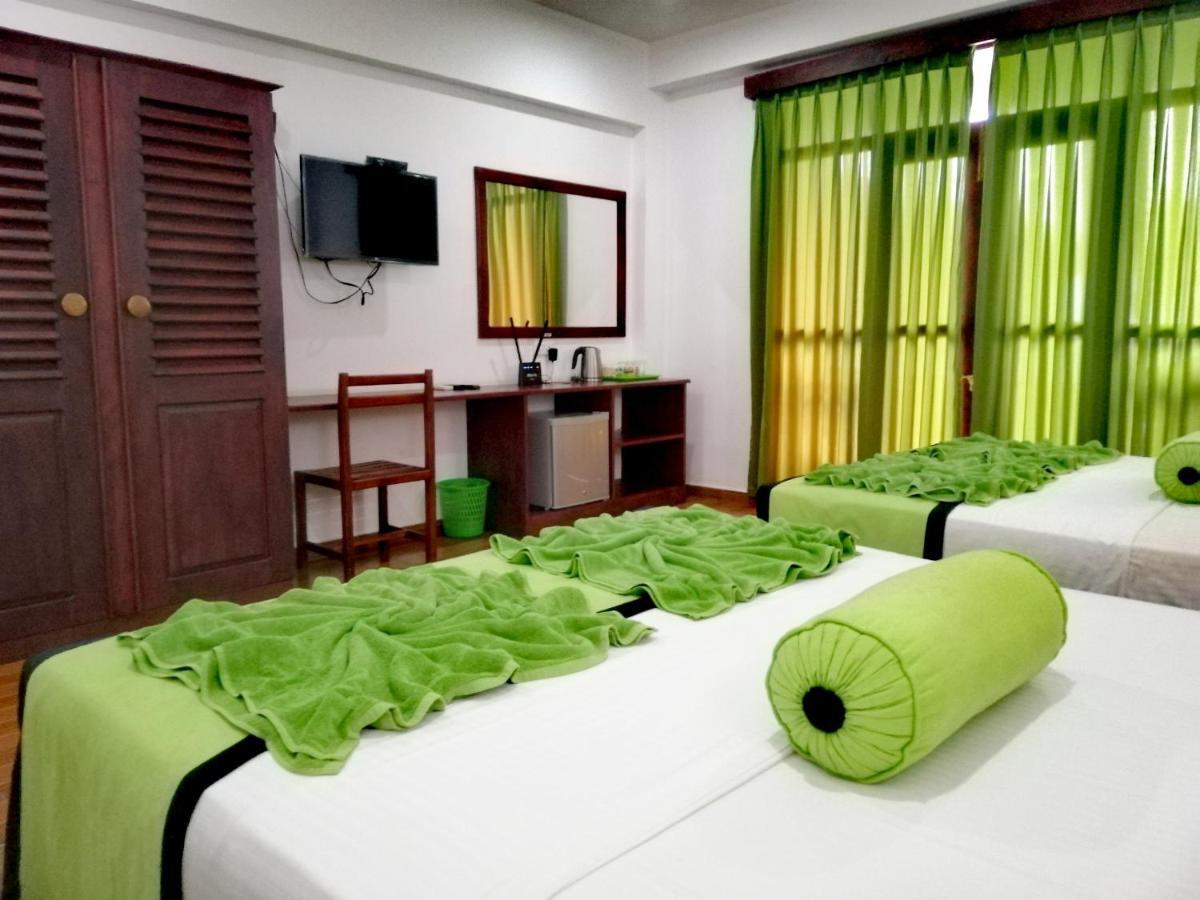 Serenade Beach Hotel 히카두와 외부 사진