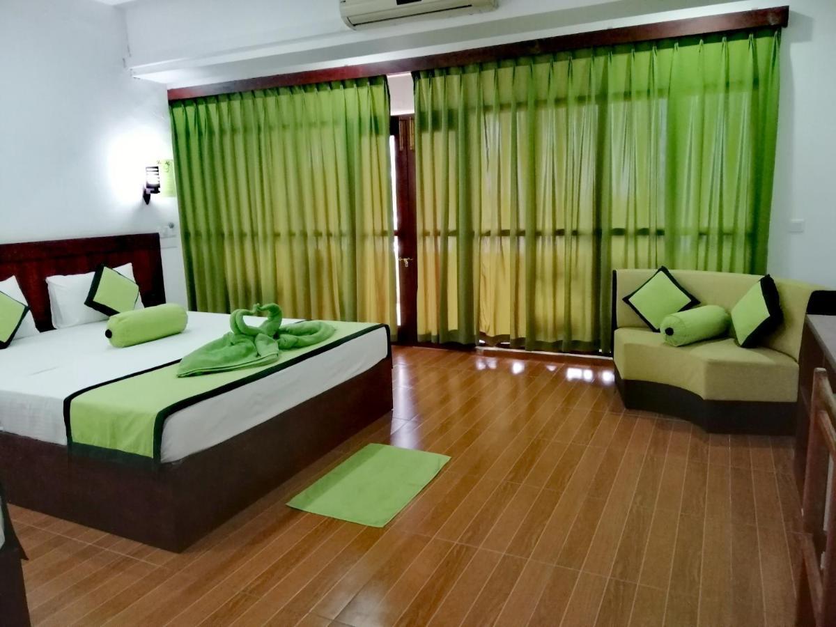 Serenade Beach Hotel 히카두와 외부 사진